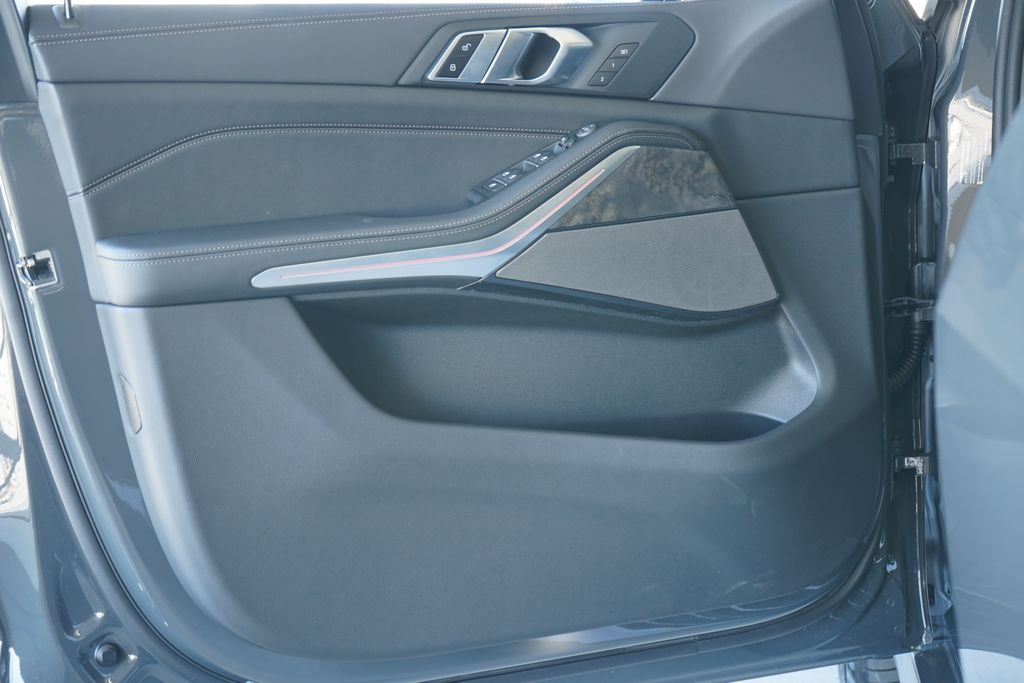 Thumbnail: 2026 BMW X5 - 10