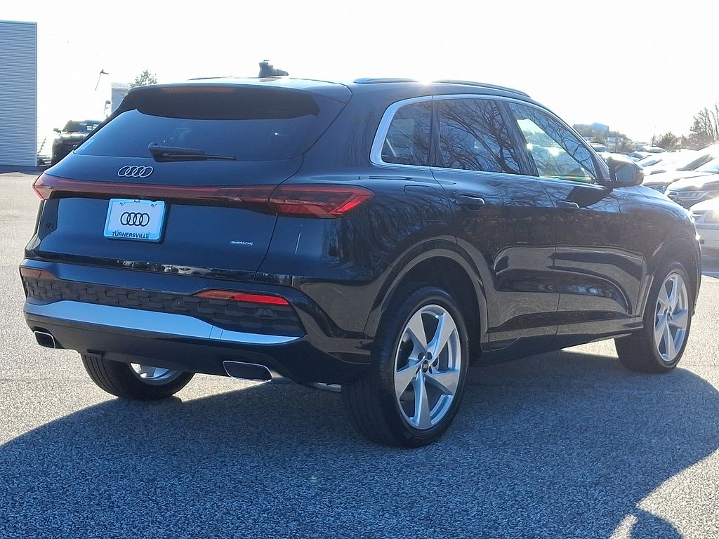 Thumbnail: 2025 Audi Q5 - 4