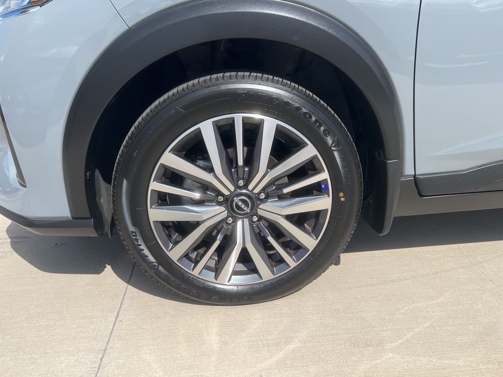 2024 Boulder Gray Pearl Nissan Kicks SV FWD SUV