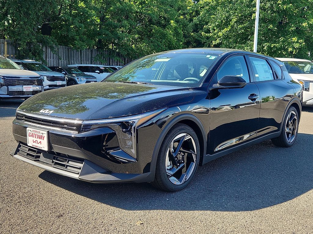2026 Kia K4 EX AT Hatchback's photo