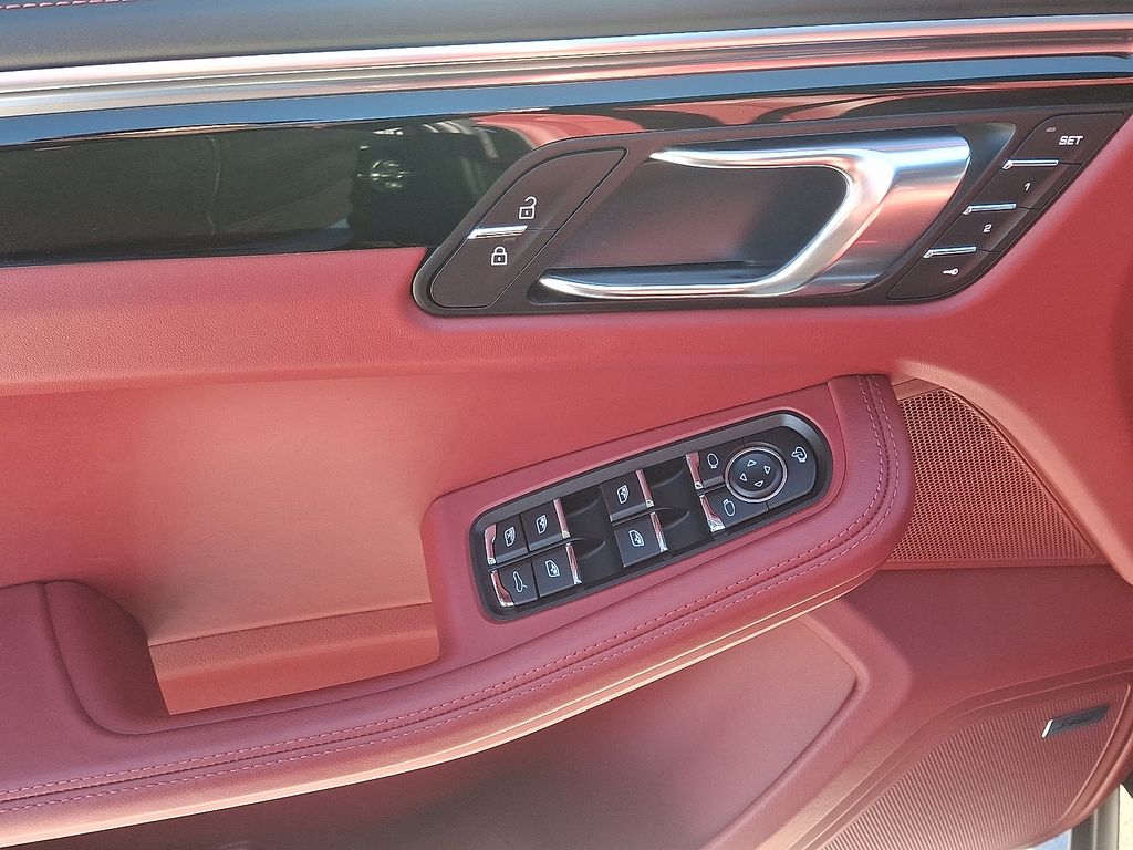 Thumbnail: 2024 Porsche Macan - 14