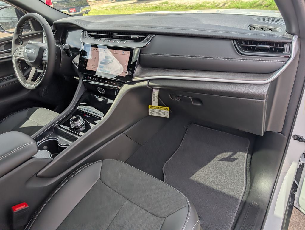 2026 Jeep Grand Cherokee Altitude White at Victoria Chrysler Dodge Jeep Ram