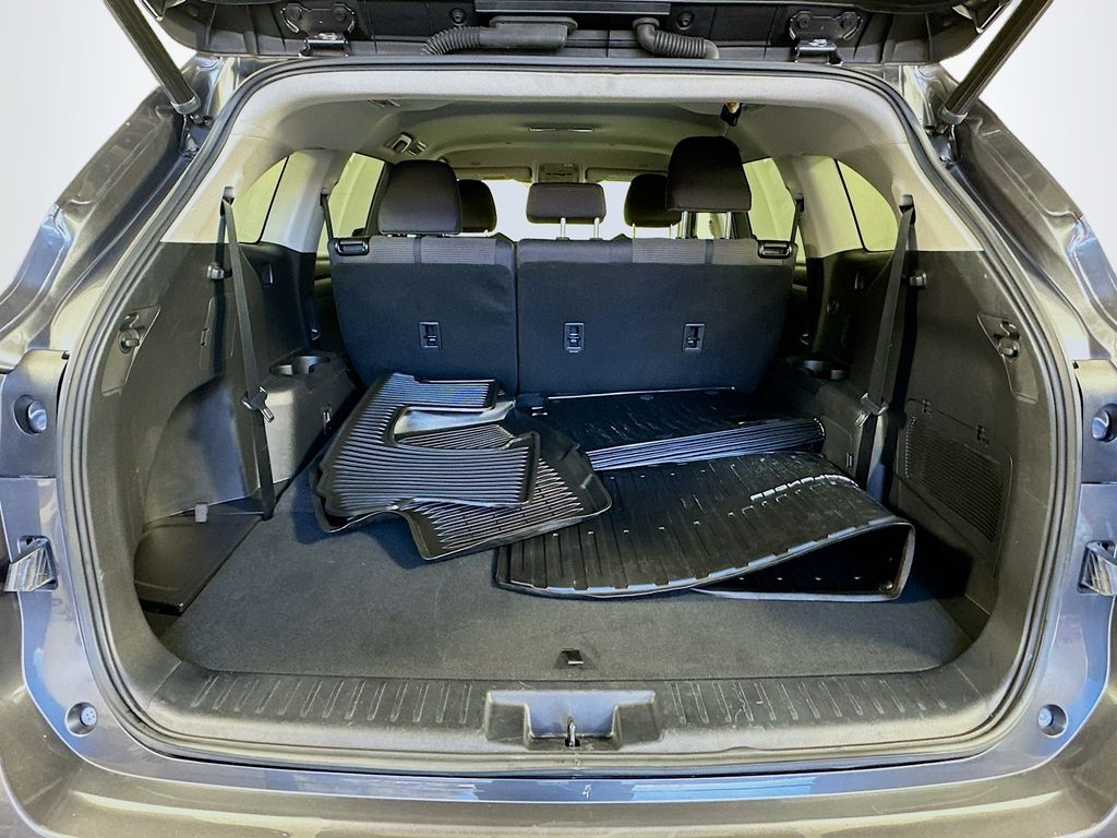 Thumbnail: 2023 Toyota Highlander - 26