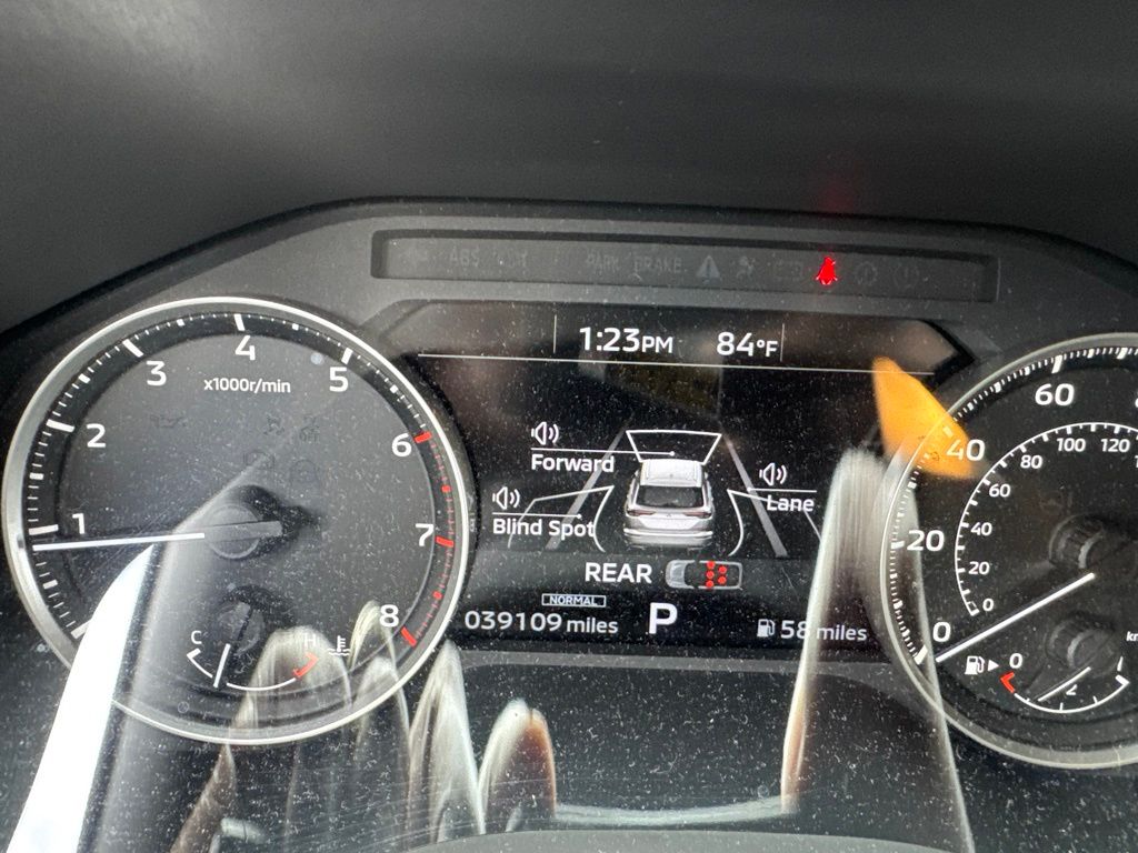 Used 2022 Gray Mitsubishi SE image 8