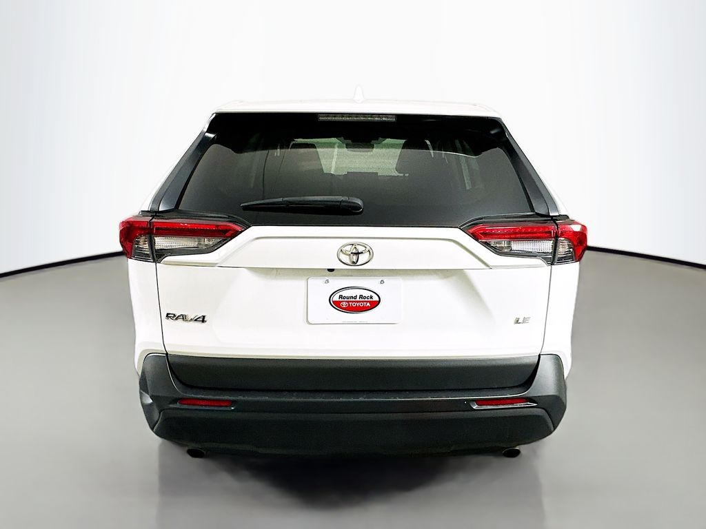 2022 Toyota RAV4 LE 6