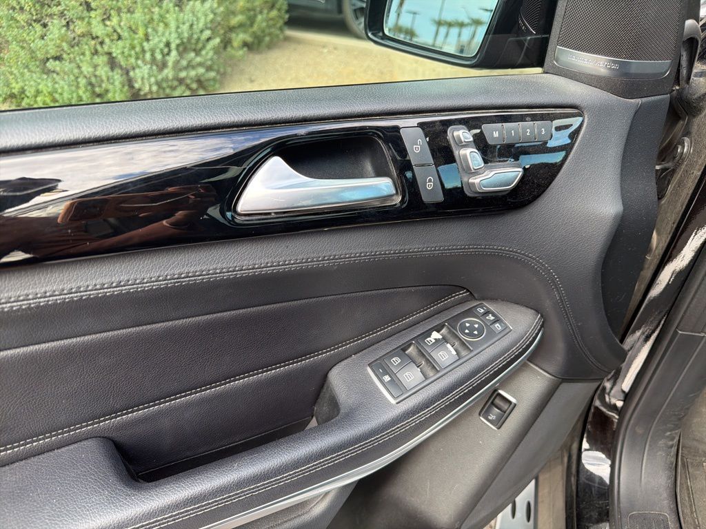 Thumbnail: 2017 Mercedes-Benz GLS - 6