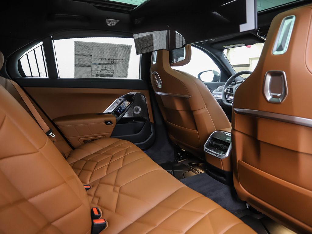 Thumbnail: 2026 BMW 7 Series - 25