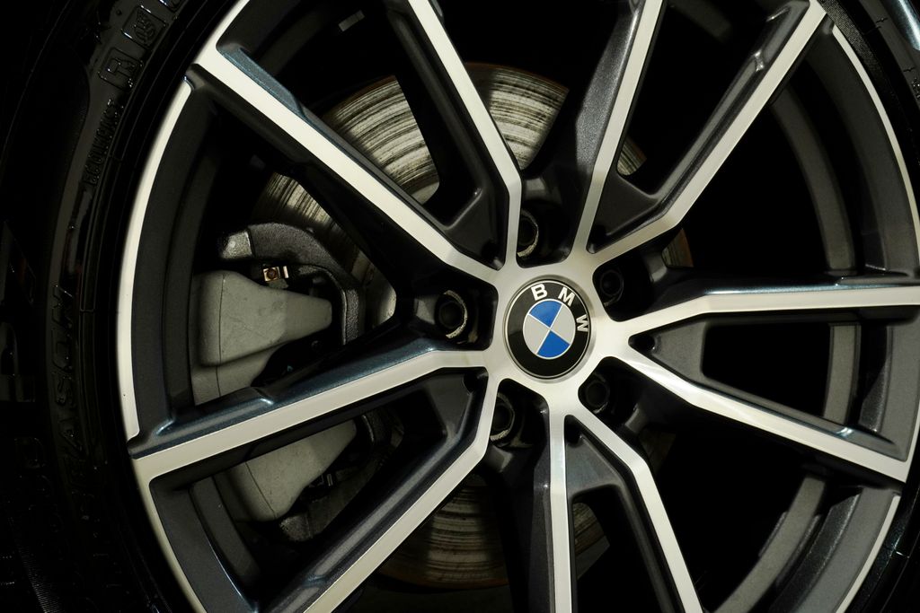 2025 BMW 2 Series 230i - Photo 9