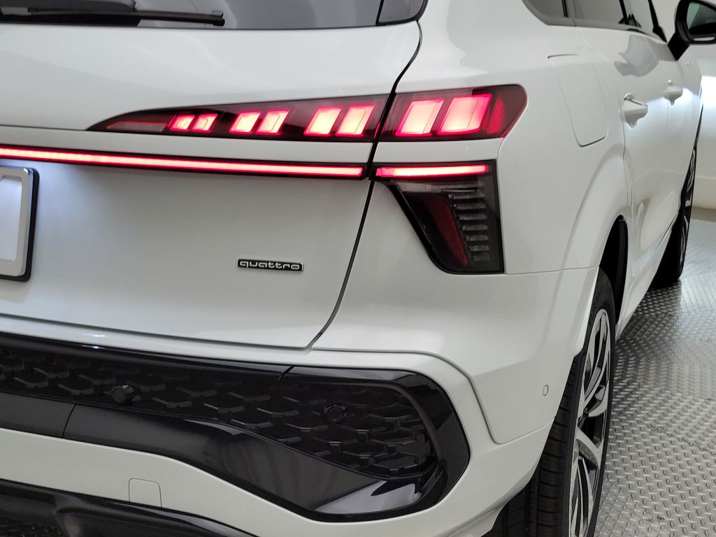Thumbnail: 2026 Audi Q3 - 8