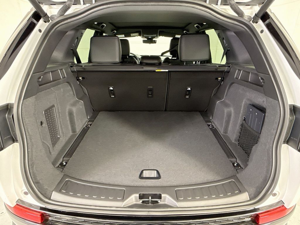 Thumbnail: 2026 Land Rover Discovery Sport - 27