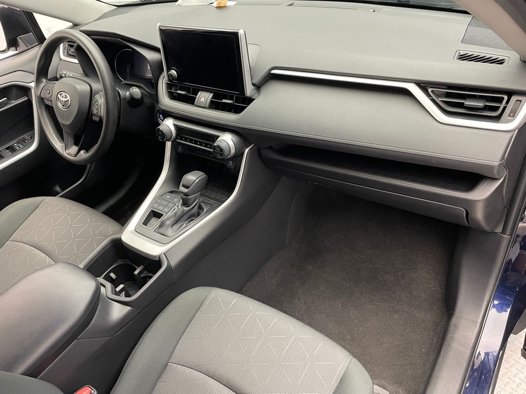 2023 Toyota RAV4 XLE 16