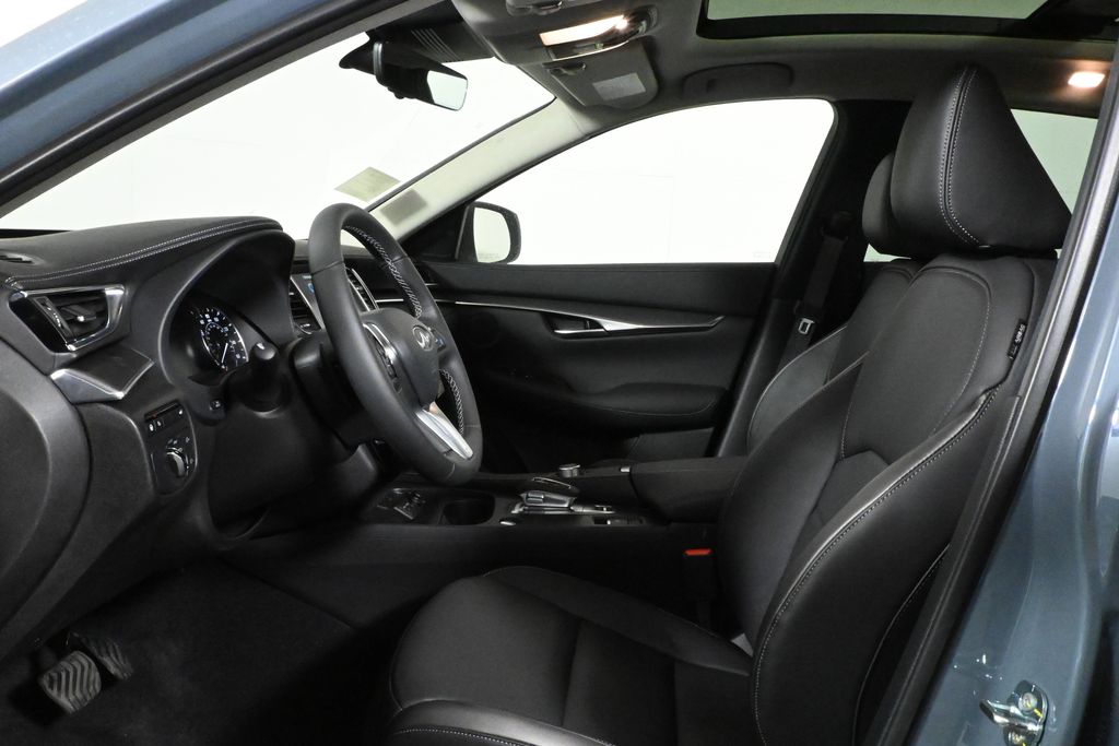 Thumbnail: 2025 INFINITI QX50 - 3