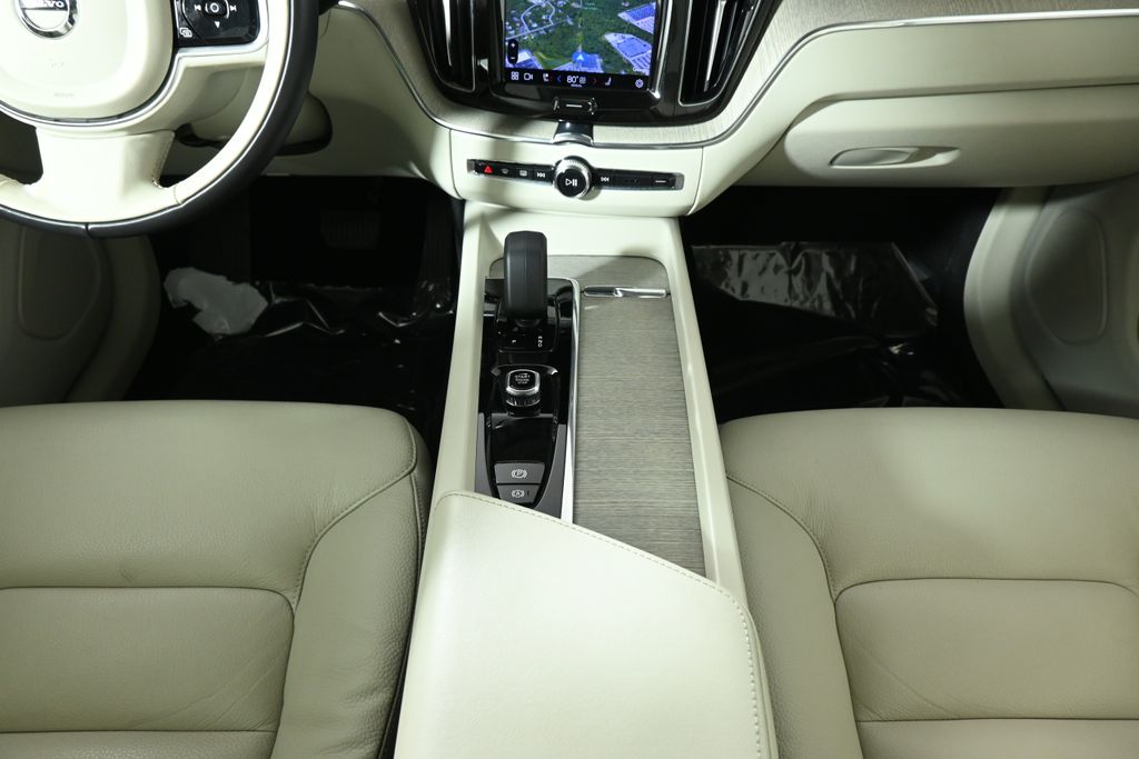 Thumbnail: 2023 Volvo XC60 - 25