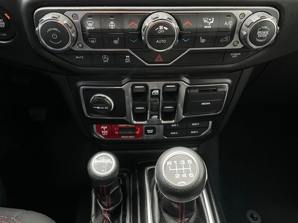 Thumbnail: 2020 Jeep Wrangler - 19