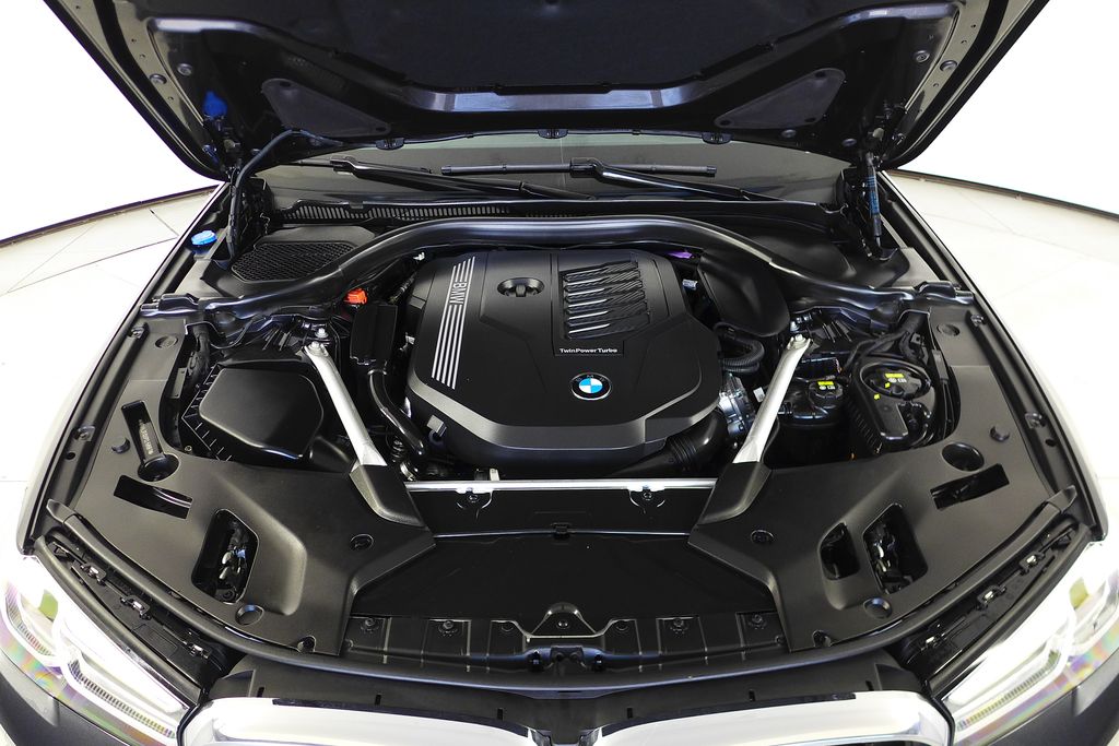 Thumbnail: 2023 BMW 5 Series - 6