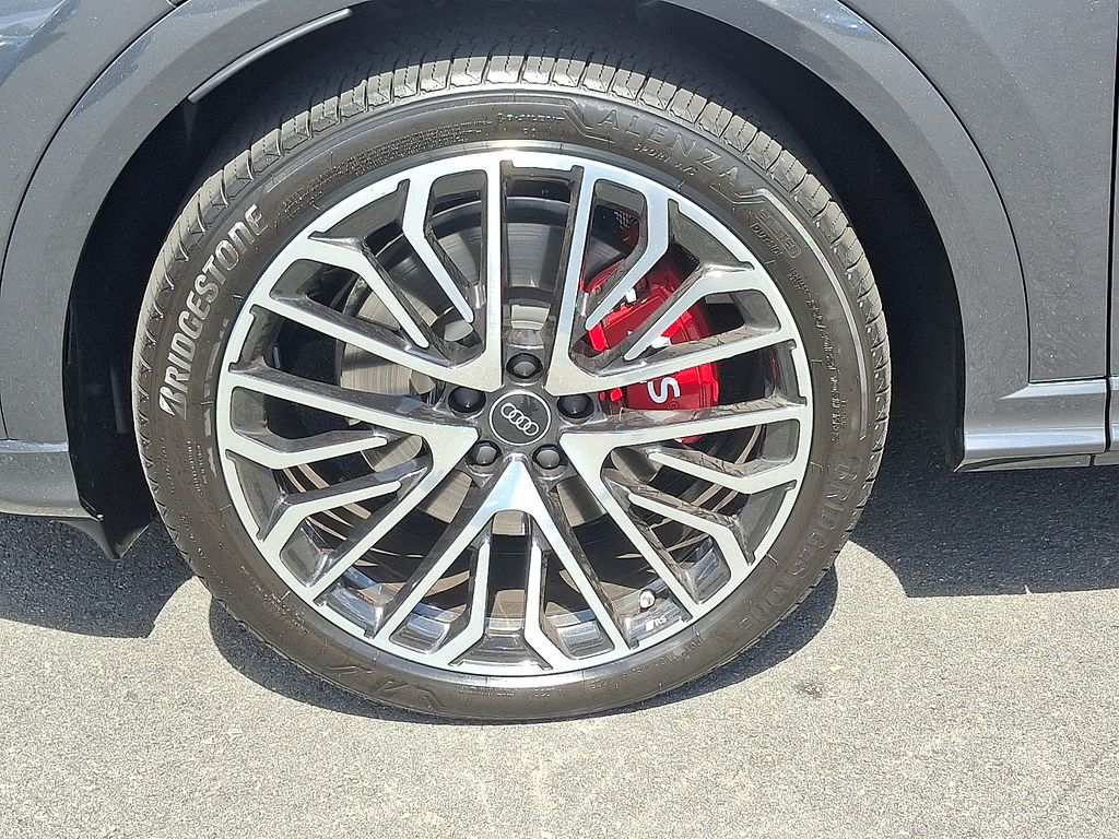 Thumbnail: 2025 Audi SQ5 - 5