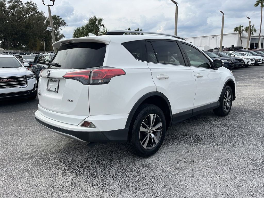 2018 Toyota RAV4 XLE 6