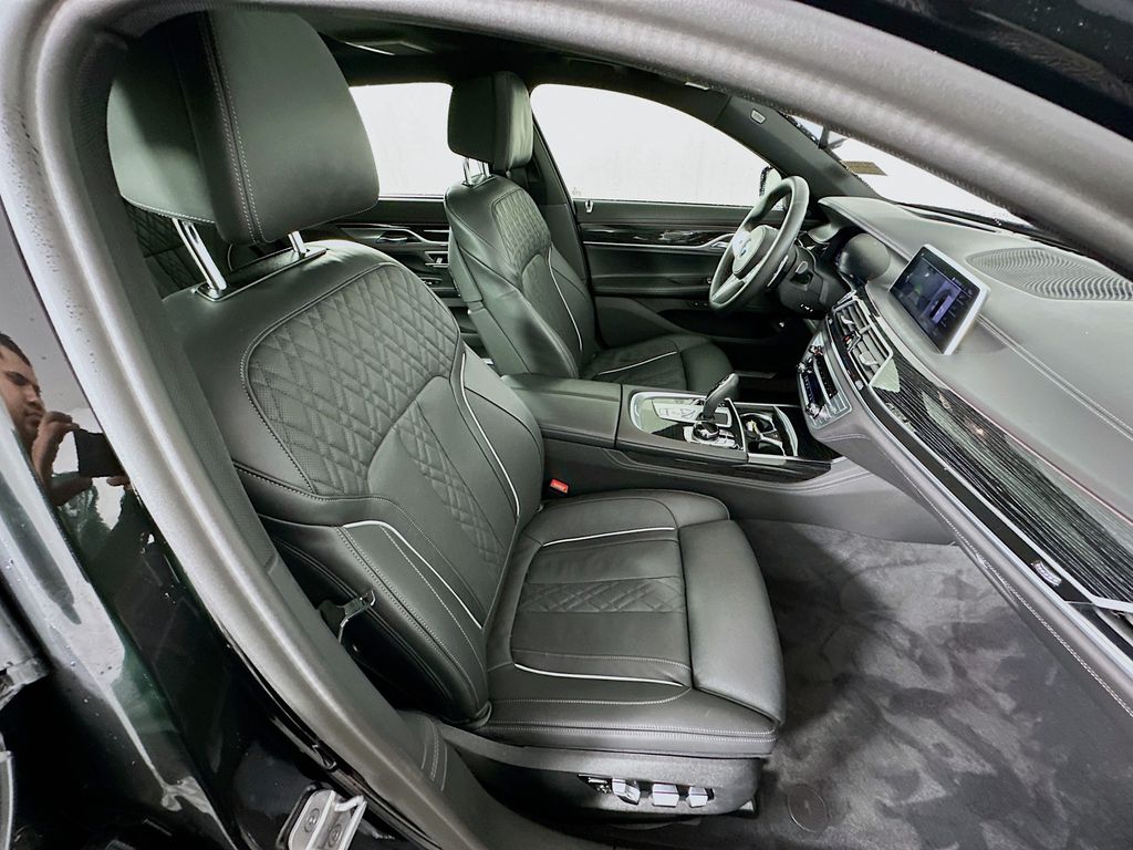 Thumbnail: 2022 BMW 7 Series - 29