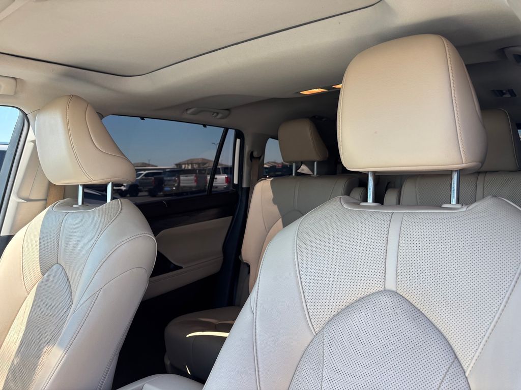 Used Car 2021 Toyota Highlander  Limited For Sale Under $30,000 In Austin, Texas