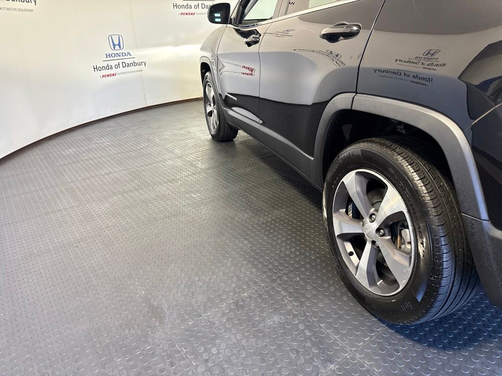 Thumbnail: 2021 Jeep Cherokee - 10