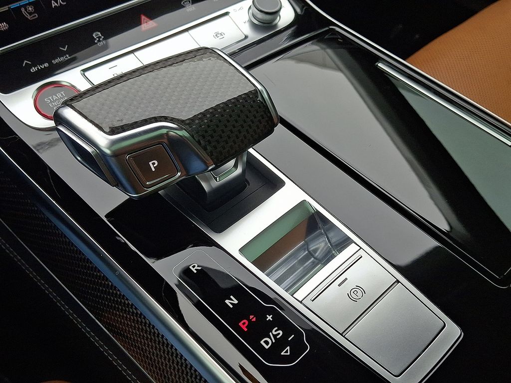 Thumbnail: 2022 Audi S8 - 15