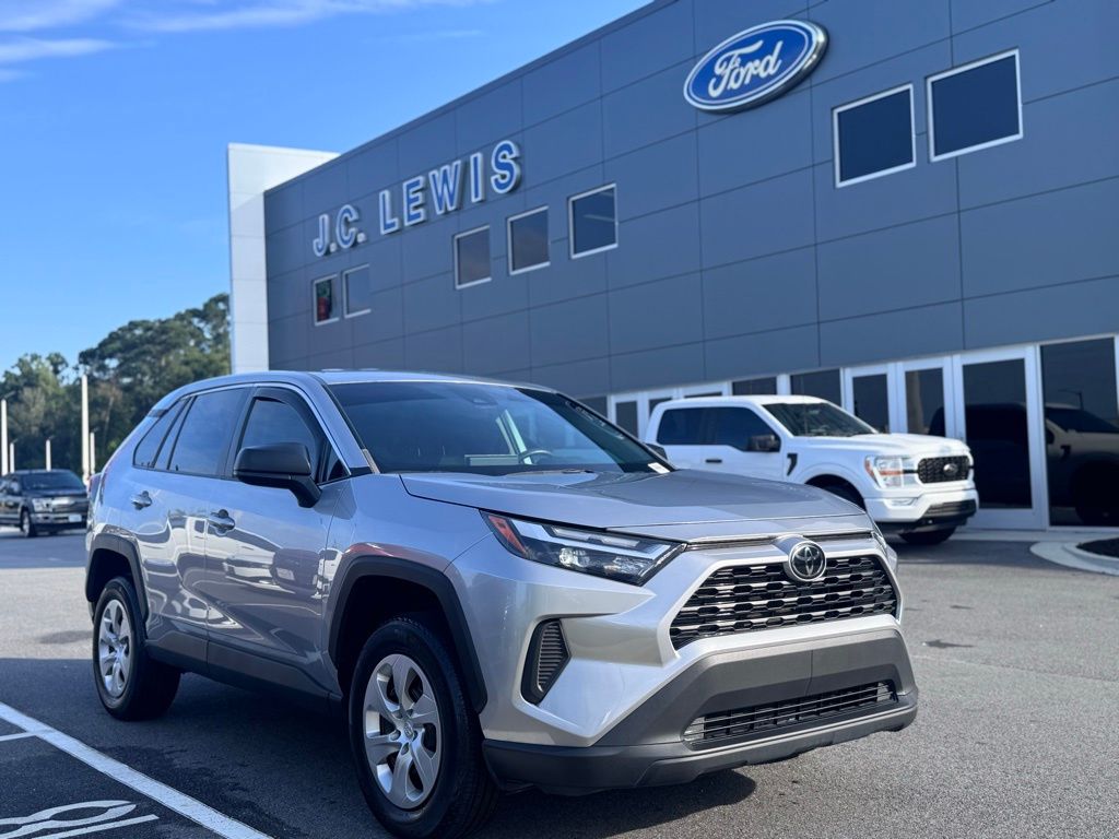 2023 Toyota RAV4 LE