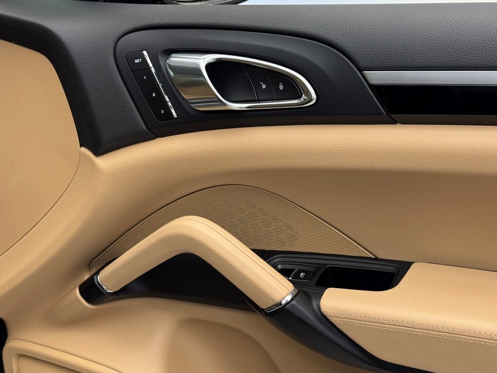 2016 Porsche Cayenne S E-Hybrid 22