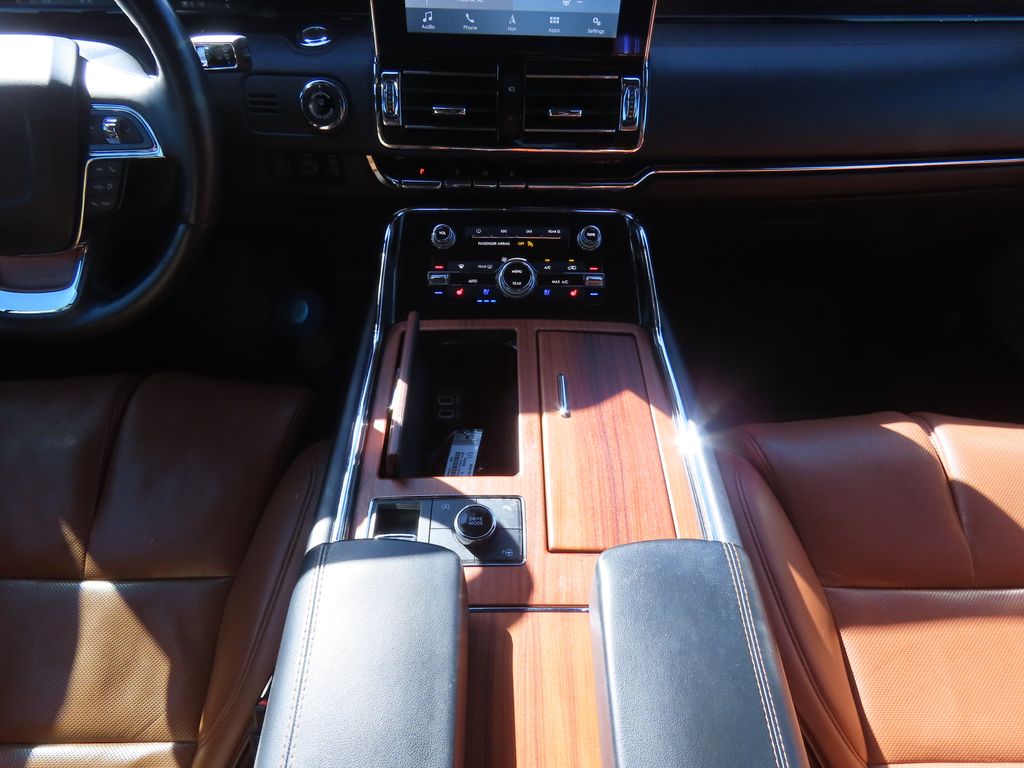 Thumbnail: 2019 Lincoln Navigator - 9