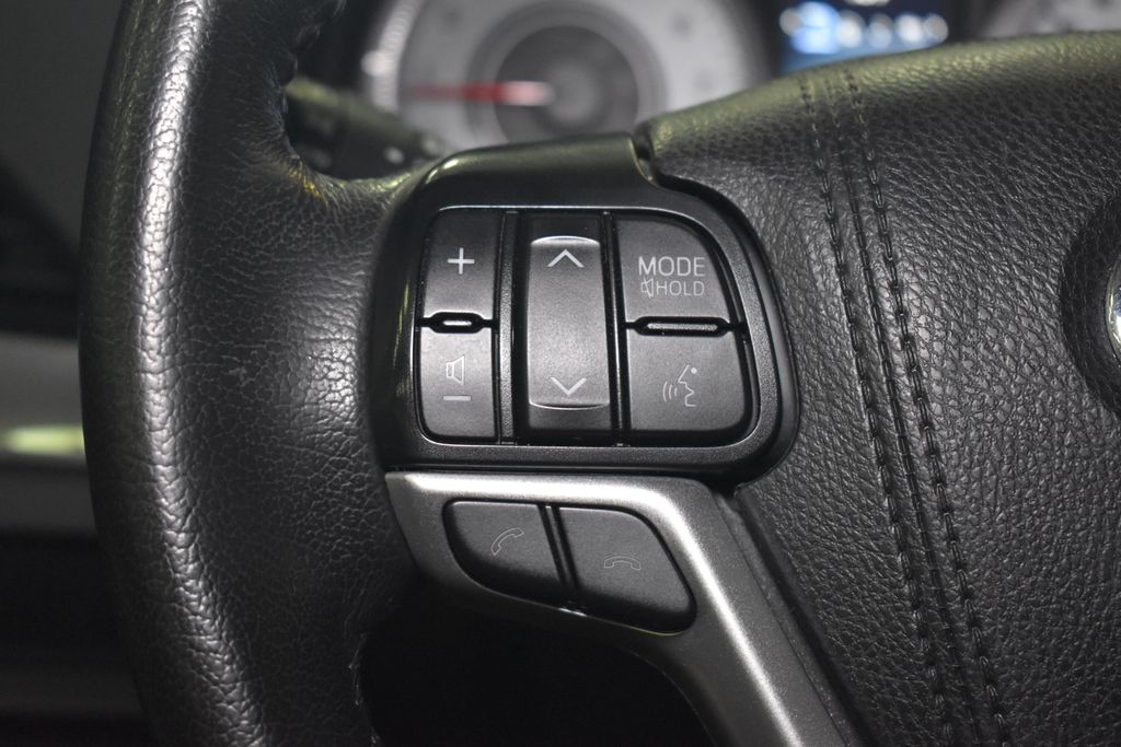 Thumbnail: 2019 Toyota Sienna - 20