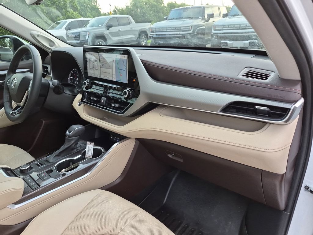 Used Car 2022 Toyota Highlander  Platinum For Sale Under $40,000 In Austin, Texas
