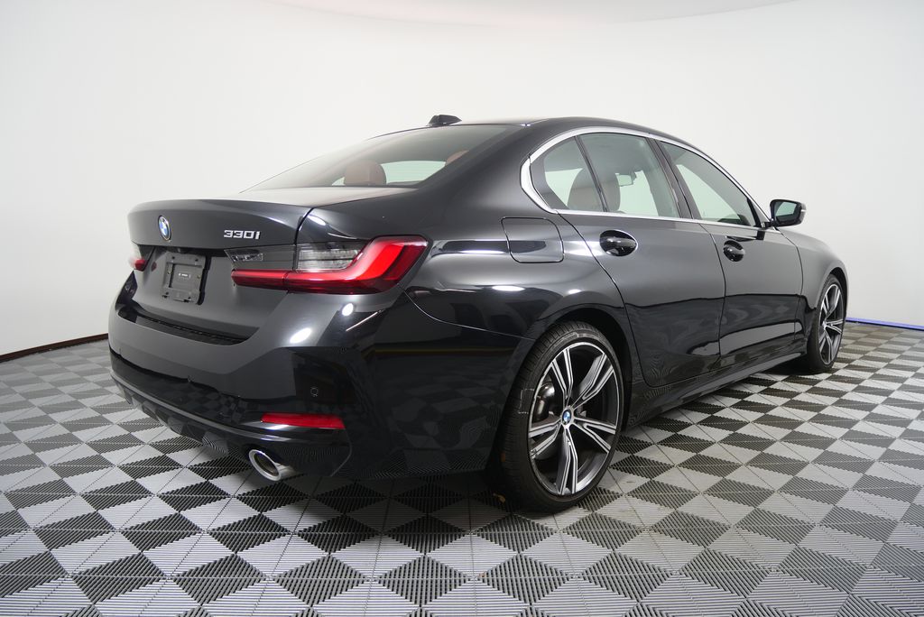 Thumbnail: 2024 BMW 3 Series - 3