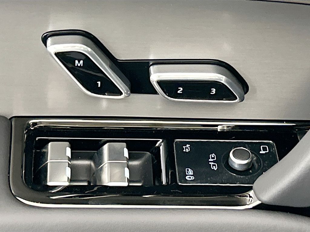 Thumbnail: 2026 Land Rover Range Rover Sport - 22