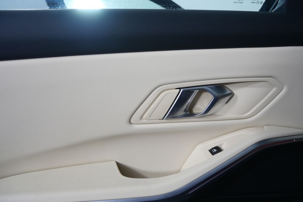 Thumbnail: 2025 BMW 3 Series - 13