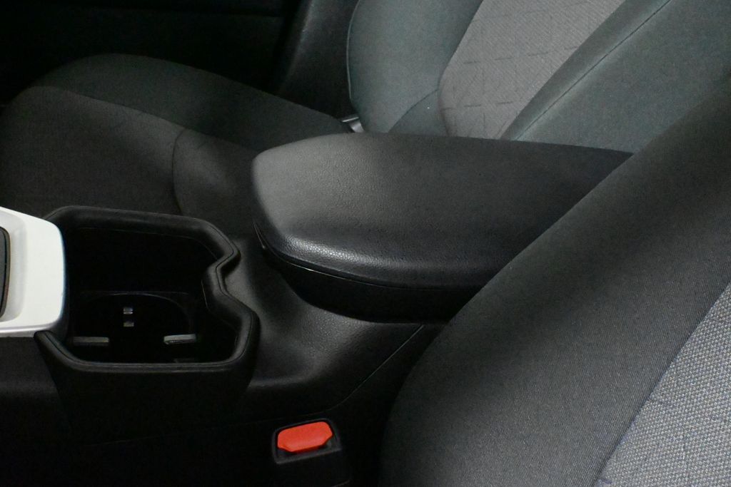 2023 Toyota RAV4 XLE 27