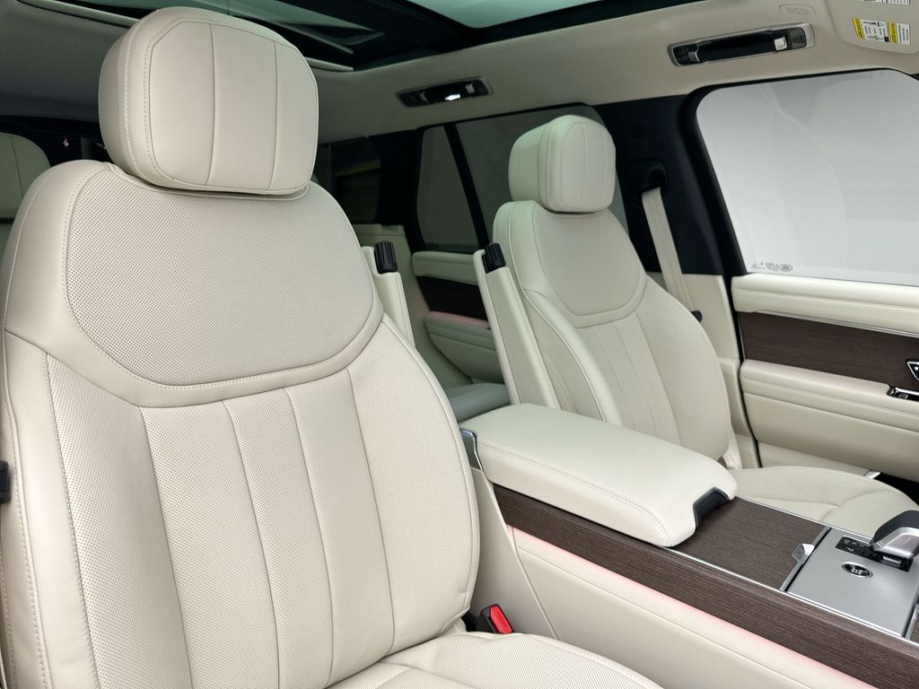 Thumbnail: 2025 Land Rover Range Rover - 5