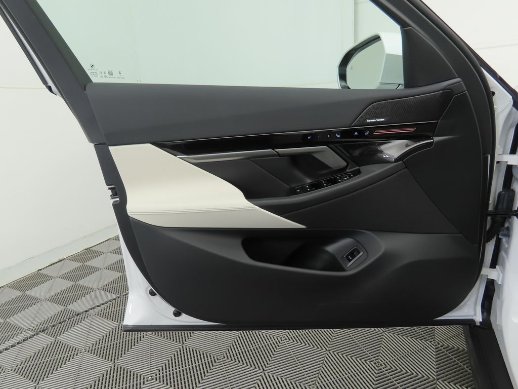 Thumbnail: 2026 BMW 5 Series - 25