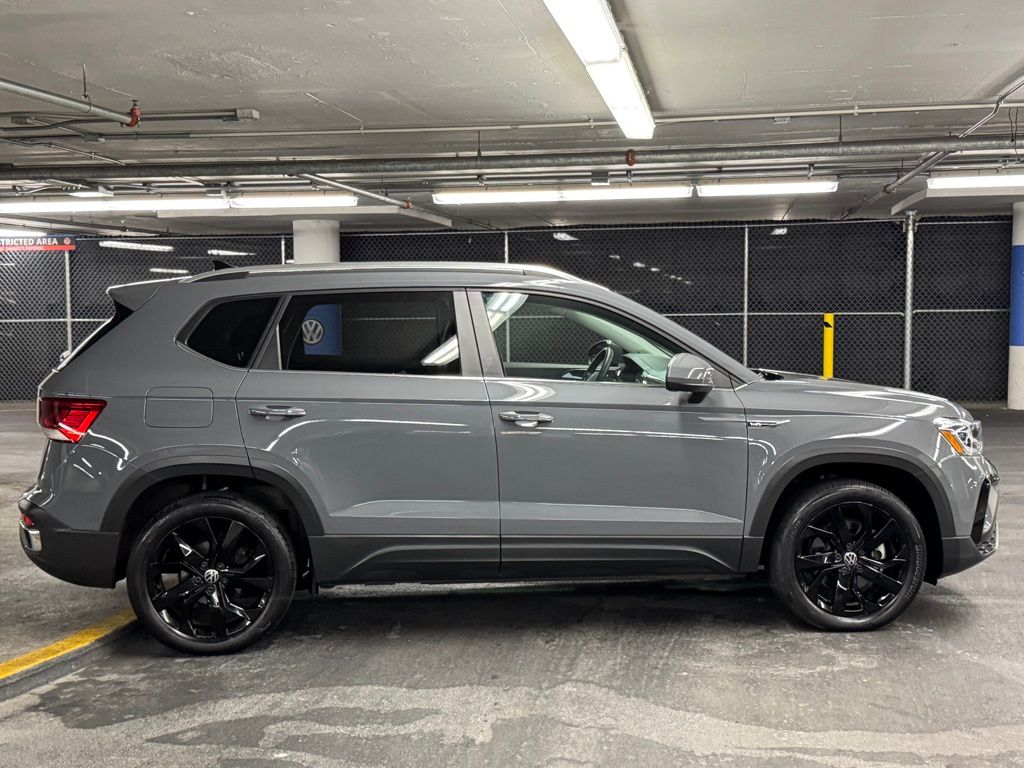 2022 Volkswagen Taos 1.5T SEL 37