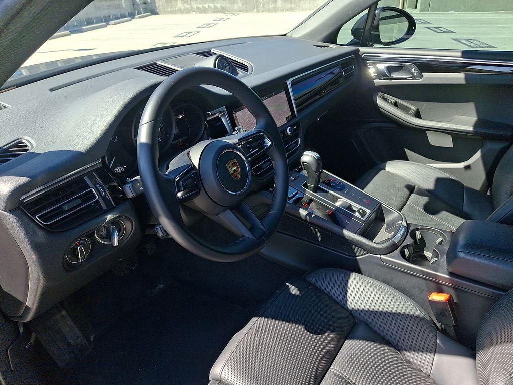 Thumbnail: 2024 Porsche Macan - 4