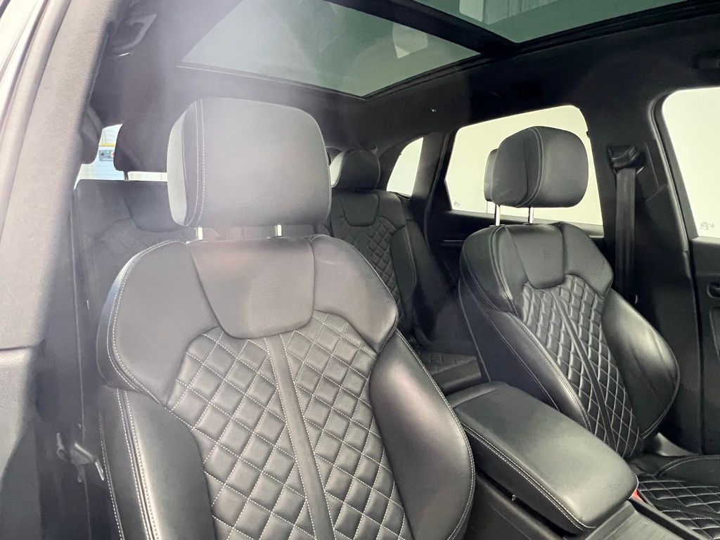 Thumbnail: 2021 Audi SQ5 - 7