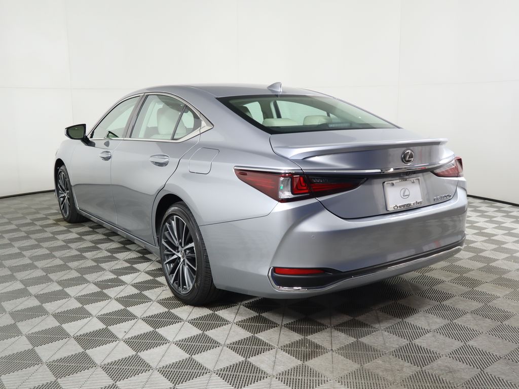 2025 Lexus ES Hybrid 300h 7