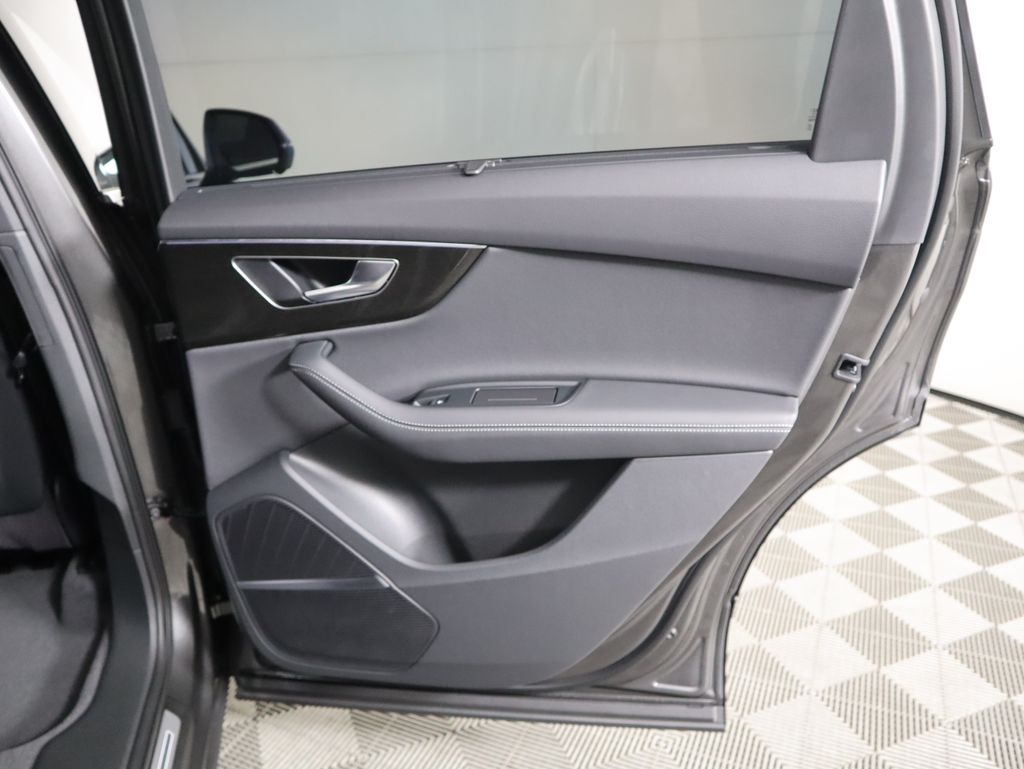 Thumbnail: 2026 Audi Q7 - 30