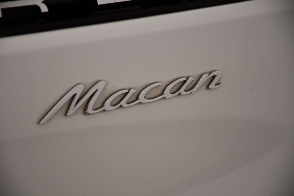 Thumbnail: 2022 Porsche Macan - 11