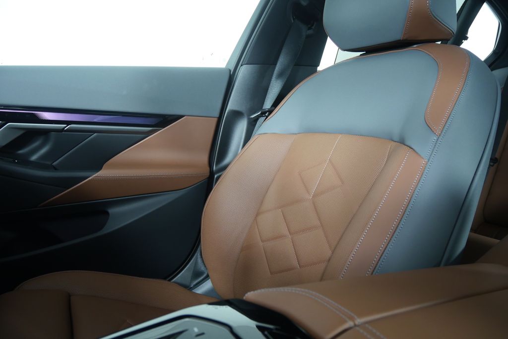 Thumbnail: 2025 BMW i5 - 28