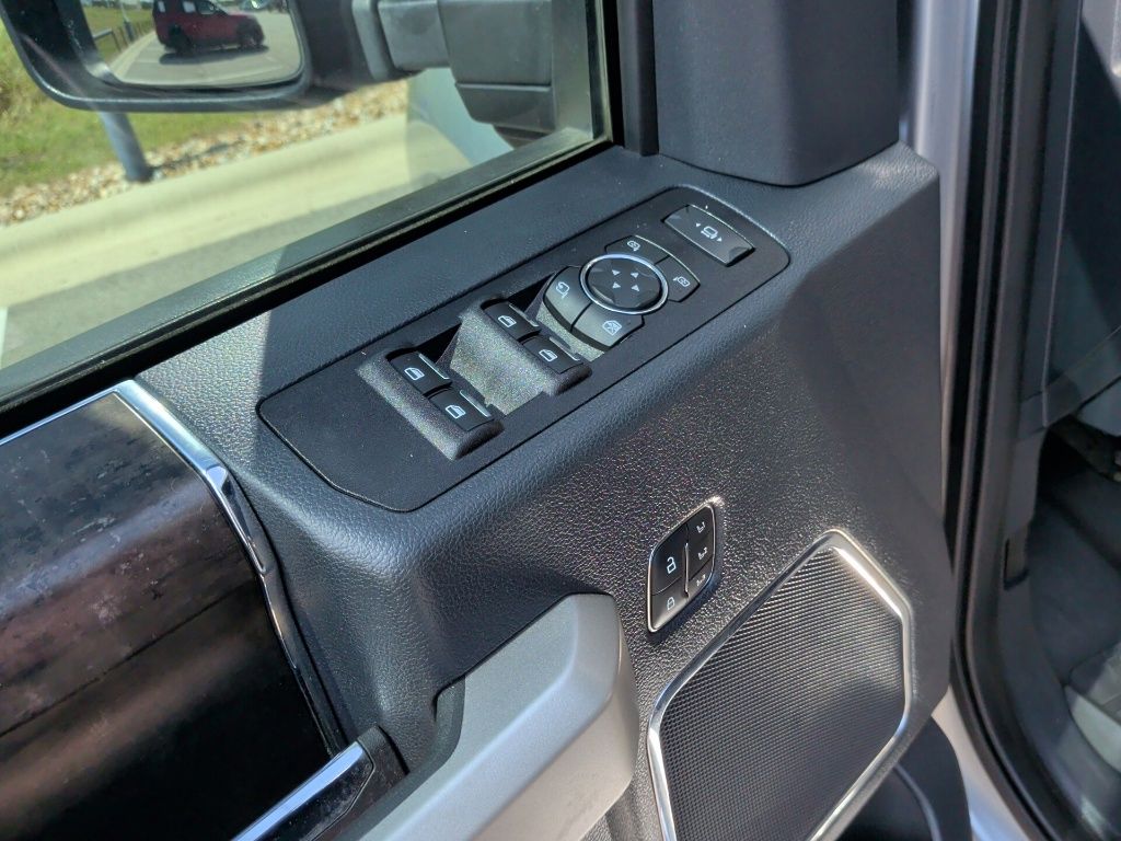 2022 Ford F-350SD Lariat - 11