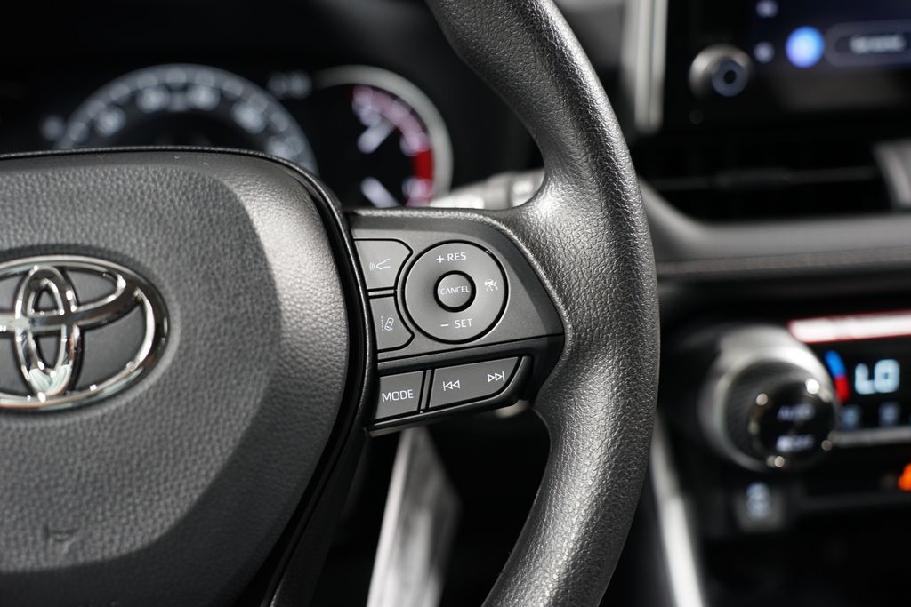 2025 Toyota RAV4 XLE 13