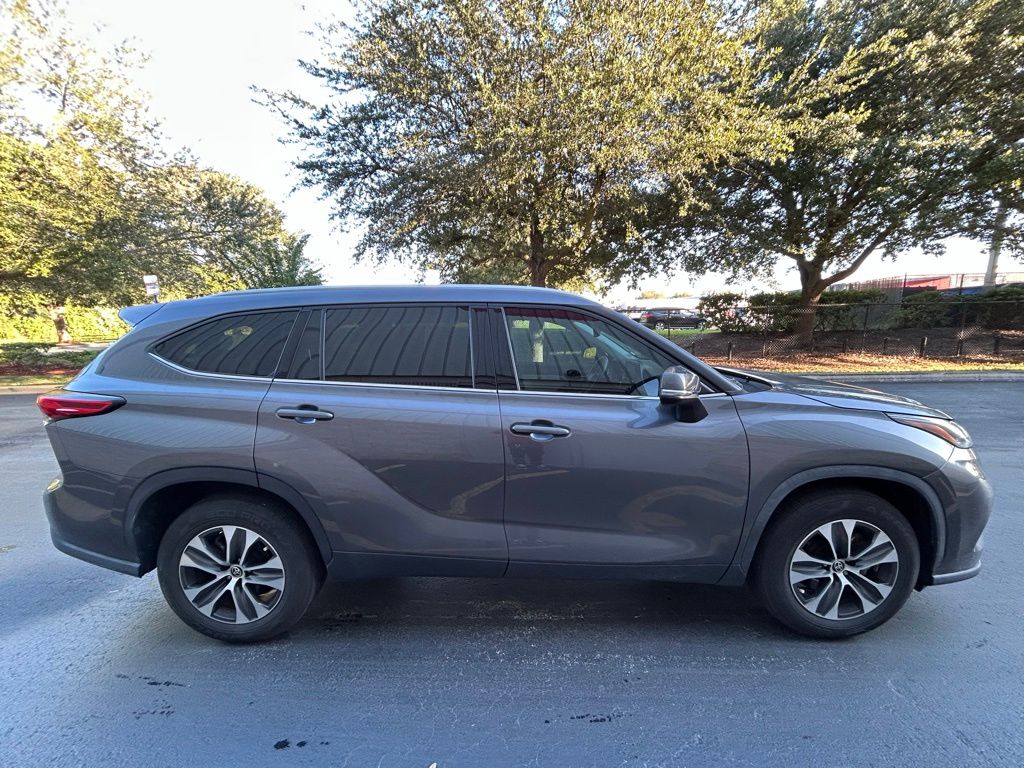 Thumbnail: 2022 Toyota Highlander - 6