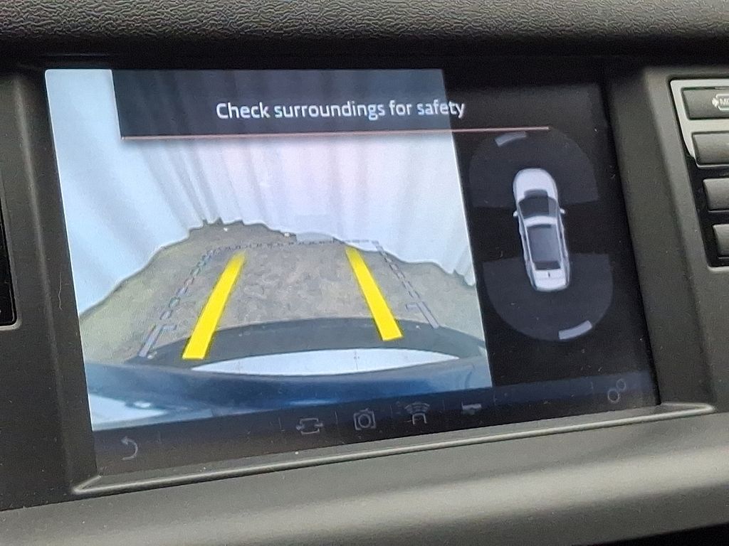 Thumbnail: 2016 Land Rover Discovery Sport - 21