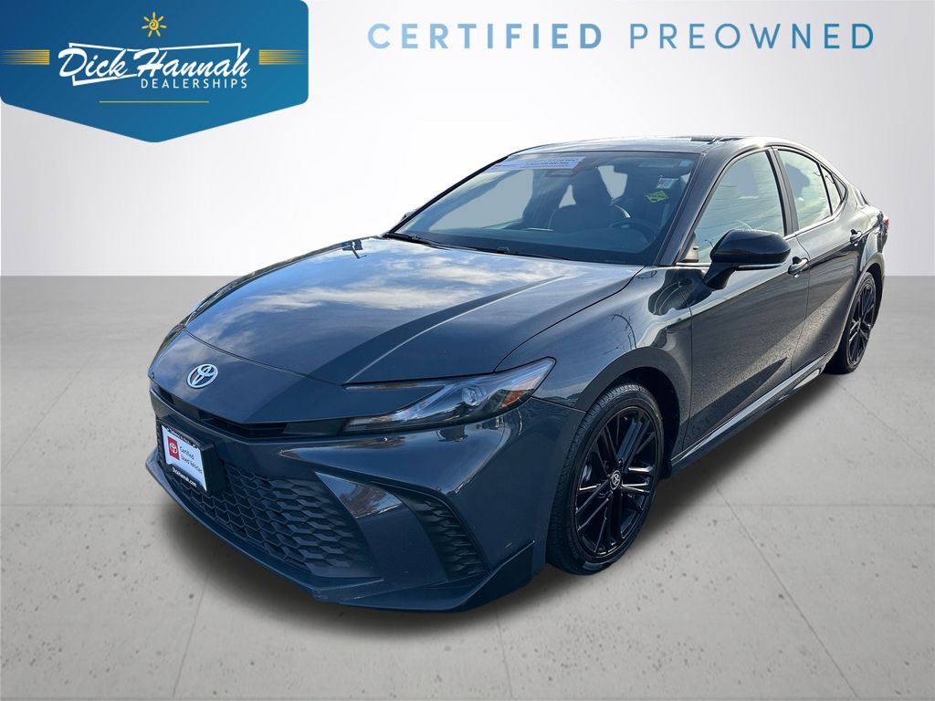 2025 Toyota Camry SE's photo