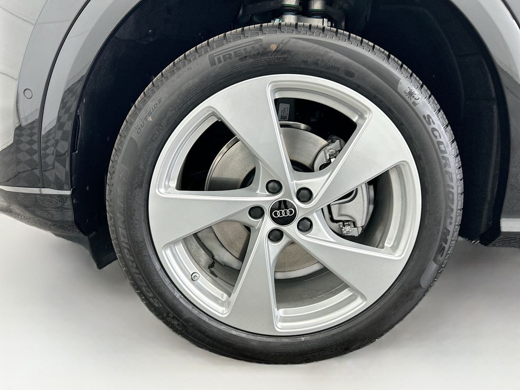 Thumbnail: 2025 Audi Q5 - 29