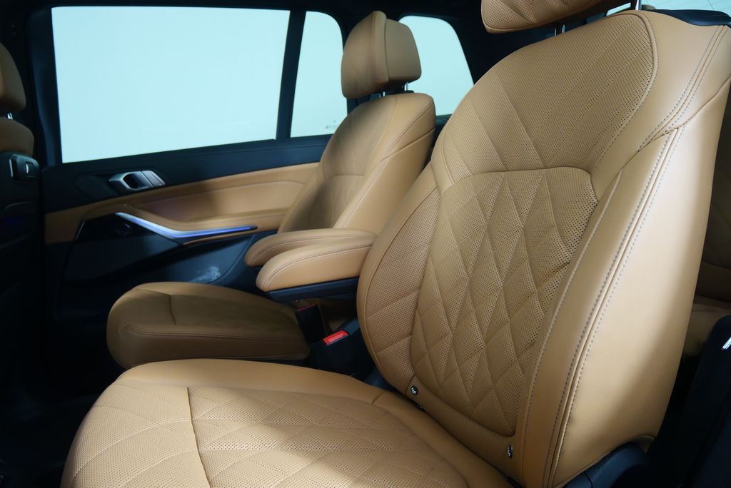 2025 BMW X7 xDrive40i 16